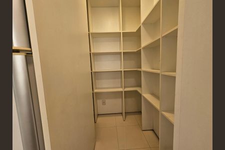 Apartamento à venda com 315m², 5 quartos e 4 vagasDespensa