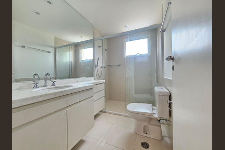 Apartamento à venda com 315m², 5 quartos e 4 vagasBanheiro da Suíte 3