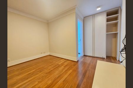 Apartamento à venda com 315m², 5 quartos e 4 vagasSuíte 2