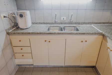 Casa à venda com 127m², 3 quartos e 2 vagas Casa à venda com 127m², 3 quartos e 2 vagasCozinha