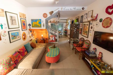 Casa de condomínio à venda com 128m², 3 quartos e 2 vagasSALA