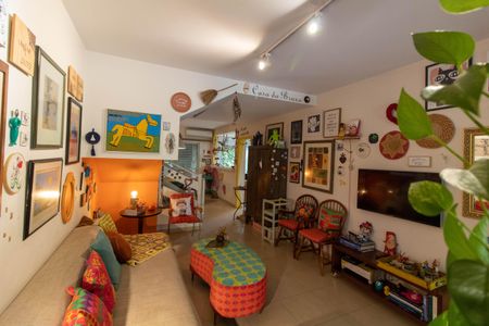 Casa de condomínio à venda com 128m², 3 quartos e 2 vagasSALA