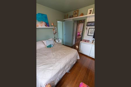 Casa de condomínio à venda com 128m², 3 quartos e 2 vagasSUITE