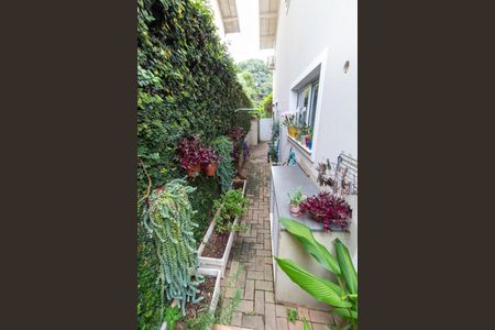 Casa de condomínio à venda com 128m², 3 quartos e 2 vagasCORREDOR LATERAL