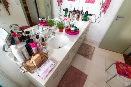 Casa de condomínio à venda com 128m², 3 quartos e 2 vagasBANHEIRO DA SUITE