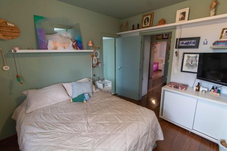 Casa de condomínio à venda com 128m², 3 quartos e 2 vagasSUITE