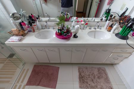 Casa de condomínio à venda com 128m², 3 quartos e 2 vagasBANHEIRO DA SUITE