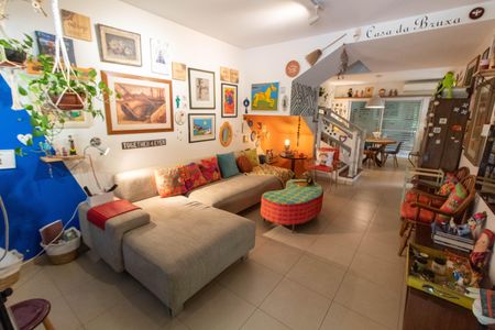 Casa de condomínio à venda com 128m², 3 quartos e 2 vagasSALA