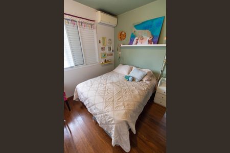 Casa de condomínio à venda com 128m², 3 quartos e 2 vagasSUITE