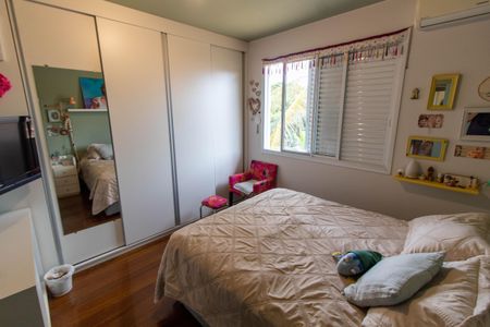 Casa de condomínio à venda com 128m², 3 quartos e 2 vagasSUITE