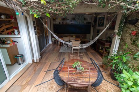 Casa de condomínio à venda com 128m², 3 quartos e 2 vagasÁREA EXTERNA FUNDOS