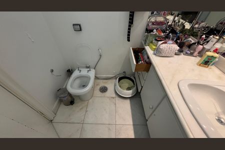 Apartamento à venda com 260m², 4 quartos e 4 vagasBanheiro da Suíte 2