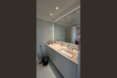 Apartamento à venda com 260m², 4 quartos e 4 vagasBanheiro da Suíte 3