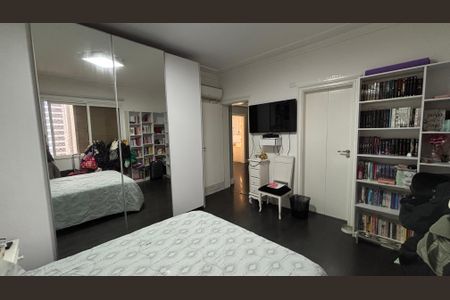Apartamento à venda com 260m², 4 quartos e 4 vagasSuite 2