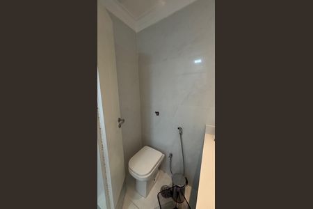 Apartamento à venda com 260m², 4 quartos e 4 vagasBanheiro da Suíte 3