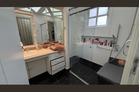 Apartamento à venda com 260m², 4 quartos e 4 vagasBanheiro da Suíte 1