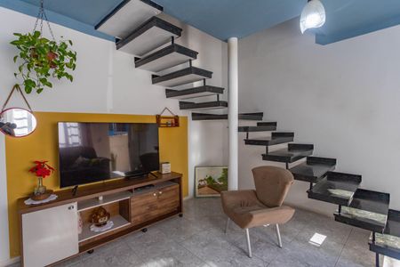 Casa à venda com 207m², 6 quartos e 2 vagas Casa à venda com 207m², 6 quartos e 2 vagasCasa 1 - sala
