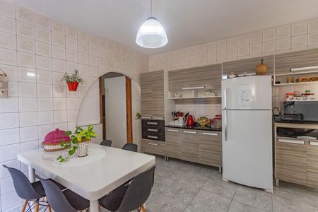 Casa à venda com 207m², 6 quartos e 2 vagas Casa à venda com 207m², 6 quartos e 2 vagasCasa 1 - cozinha