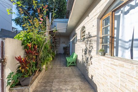 Casa à venda com 207m², 6 quartos e 2 vagas Casa à venda com 207m², 6 quartos e 2 vagasCasa 1 - Quintal