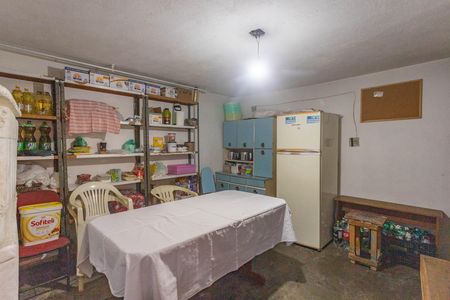 Casa à venda com 207m², 6 quartos e 2 vagas Casa à venda com 207m², 6 quartos e 2 vagasCasa 3 - porão