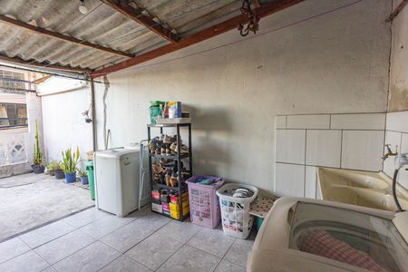 Casa à venda com 207m², 6 quartos e 2 vagas Casa à venda com 207m², 6 quartos e 2 vagasCasa 1 - área de serviço