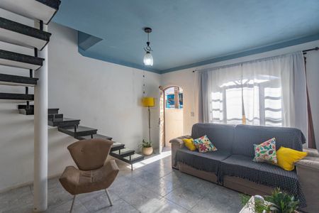 Casa à venda com 207m², 6 quartos e 2 vagas Casa à venda com 207m², 6 quartos e 2 vagasCasa 1 - sala