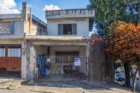 Casa à venda com 207m², 6 quartos e 2 vagas Casa à venda com 207m², 6 quartos e 2 vagasFachada + placa