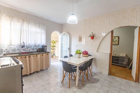 Casa à venda com 207m², 6 quartos e 2 vagas Casa à venda com 207m², 6 quartos e 2 vagasCasa 1 - cozinha