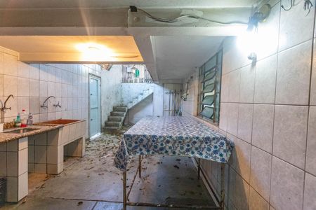 Casa à venda com 207m², 6 quartos e 2 vagas Casa à venda com 207m², 6 quartos e 2 vagasCasa 3 - porão