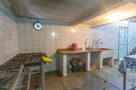 Casa à venda com 207m², 6 quartos e 2 vagas Casa à venda com 207m², 6 quartos e 2 vagasCasa 3 - porão