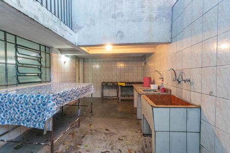 Casa à venda com 207m², 6 quartos e 2 vagas Casa à venda com 207m², 6 quartos e 2 vagasCasa 3 - porão