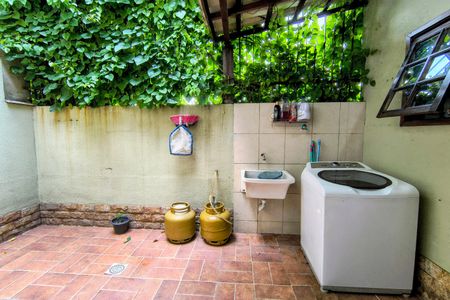 Casa de condomínio à venda com 169m², 4 quartos e 2 vagas1º Pav - Área de Serviço