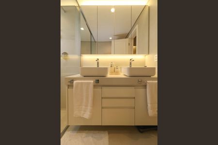 Apartamento para alugar com 148m², 4 quartos e 1 vaga Apartamento para alugar com 148m², 4 quartos e 1 vagaBanheiro da Suíte