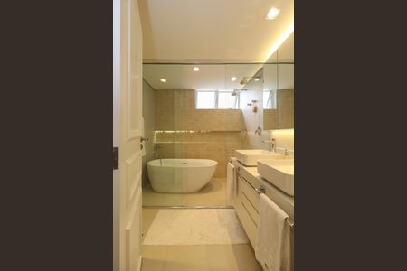 Apartamento para alugar com 148m², 4 quartos e 1 vaga Apartamento para alugar com 148m², 4 quartos e 1 vagaBanheiro da Suíte