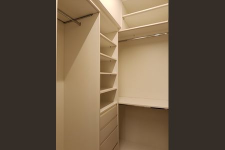 Apartamento à venda com 148m², 3 quartos e 1 vaga Apartamento à venda com 148m², 3 quartos e 1 vagaCloset da Suíte