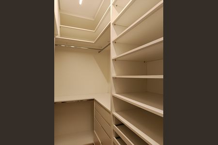 Apartamento à venda com 148m², 3 quartos e 1 vaga Apartamento à venda com 148m², 3 quartos e 1 vagaCloset da Suíte