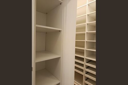 Apartamento à venda com 148m², 3 quartos e 1 vaga Apartamento à venda com 148m², 3 quartos e 1 vagaCloset da Suíte