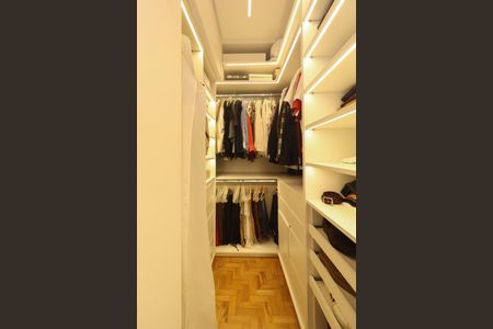 Closet da suíte de apartamento para alugar com 4 quartos, 148m² em Jardim Paulista, São Paulo