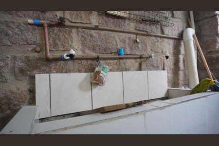 Casa à venda com 54m², 3 quartos e 1 vaga Casa à venda com 54m², 3 quartos e 1 vagaLavanderia com tanque amplo e duas torneiras