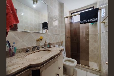 Apartamento à venda com 115m², 3 quartos e 2 vagas Apartamento à venda com 115m², 3 quartos e 2 vagasBanheiro da Suíte