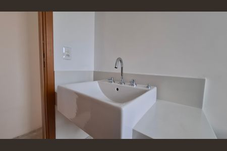 Apartamento à venda com 360m², 4 quartos e 6 vagasBanheiro Quarto 2 suíte
