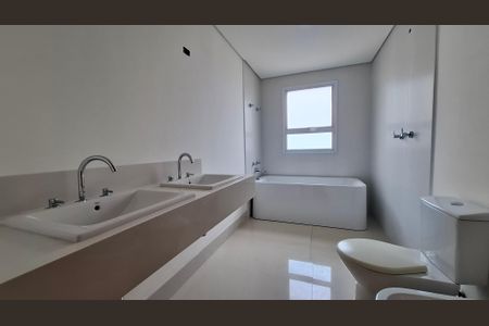 Apartamento à venda com 360m², 4 quartos e 6 vagasBanheiro Quarto 1 suíte