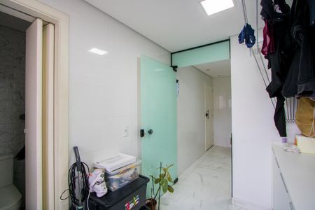 Apartamento à venda com 236m², 4 quartos e 4 vagas Apartamento à venda com 236m², 4 quartos e 4 vagasÁrea de serviço