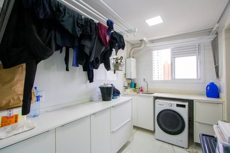 Apartamento à venda com 236m², 4 quartos e 4 vagas Apartamento à venda com 236m², 4 quartos e 4 vagasÁrea de serviço