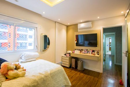 Apartamento à venda com 236m², 4 quartos e 4 vagas Apartamento à venda com 236m², 4 quartos e 4 vagasQuarto 3 - Suíte