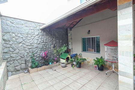 Casa à venda com 320m², 4 quartos e 3 vagasQuintal