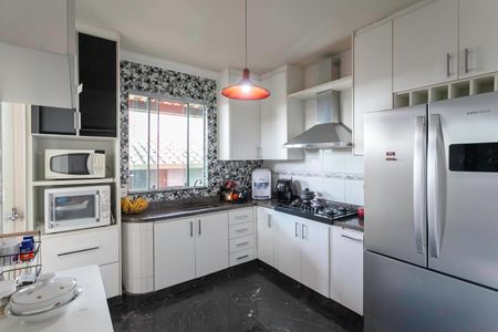 Casa à venda com 320m², 4 quartos e 3 vagasCozinha