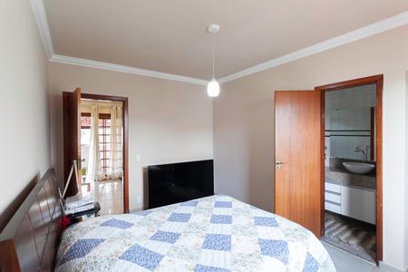 Casa à venda com 320m², 4 quartos e 3 vagasSuíte 2