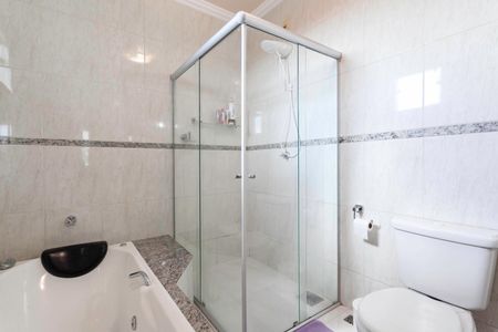 Casa à venda com 320m², 4 quartos e 3 vagasBanheiro da suíte 3