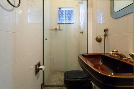 Casa à venda com 320m², 4 quartos e 3 vagasBanheiro da suíte 1